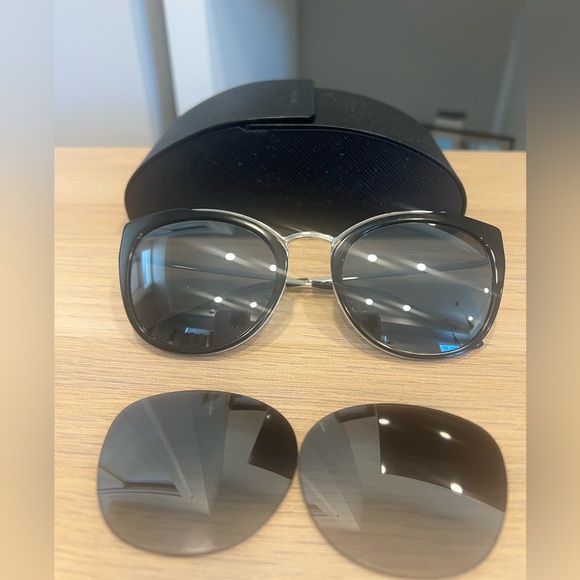 Prada sunglasses - Picture 2 of 6